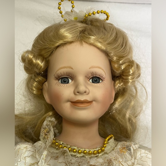 Top Source Gift of Time Vintage Collectable Porcelain Angel Doll Alexandra - Picture 11 of 16